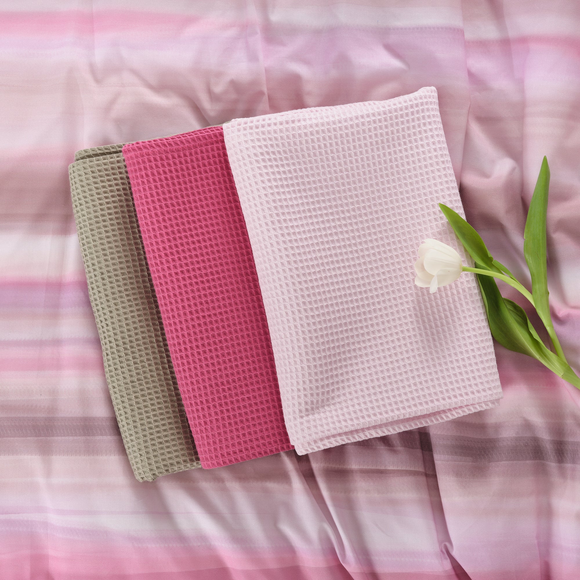 Serviette gaufrée 100% coton fuchsia